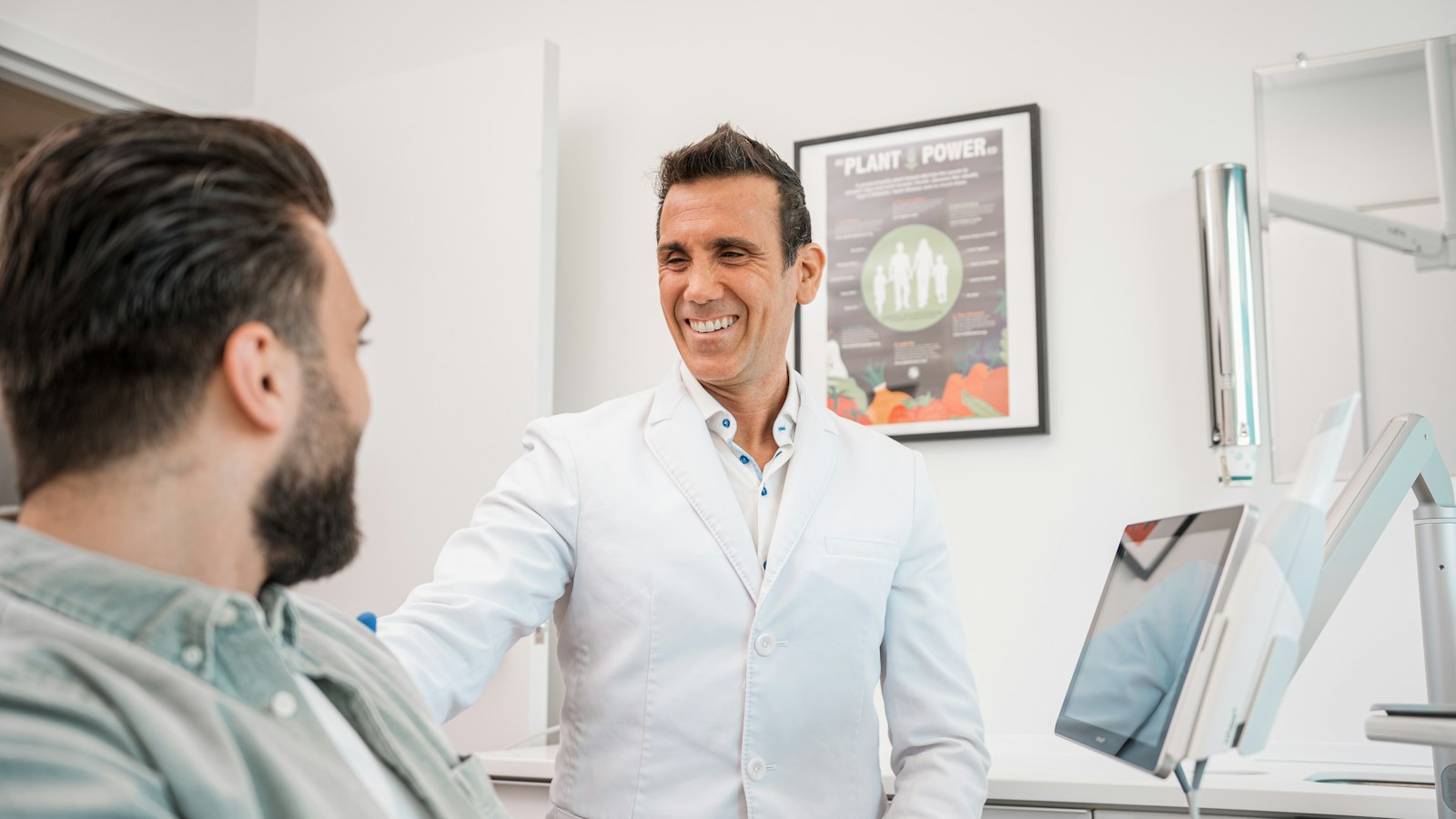 Medicaid dentist in Columbus, Indiana welcoming a patient